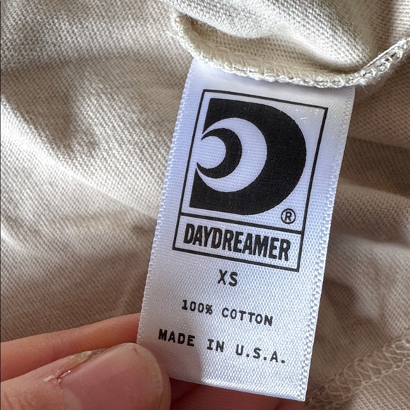 NWT Daydreamer Cream Motel Graphic Tee with Vibrant Design - Picture 7 of 8